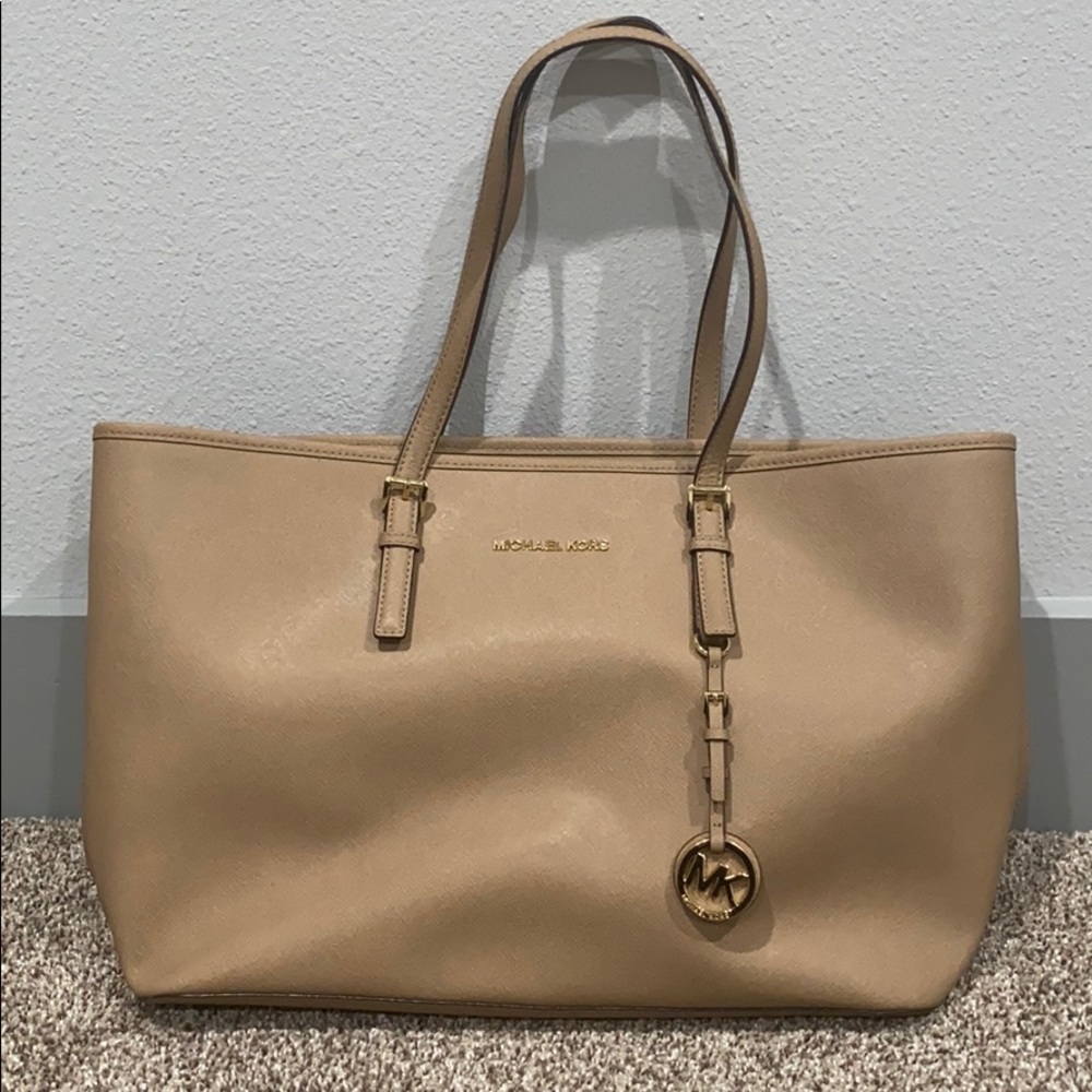*SOLD* LIKE NEW Michael Kors 👜 Jet Set Tote Medium